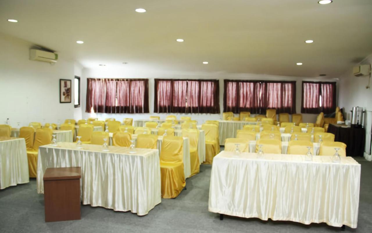 Al-Badar Hotel Syariah 马卡萨 外观 照片
