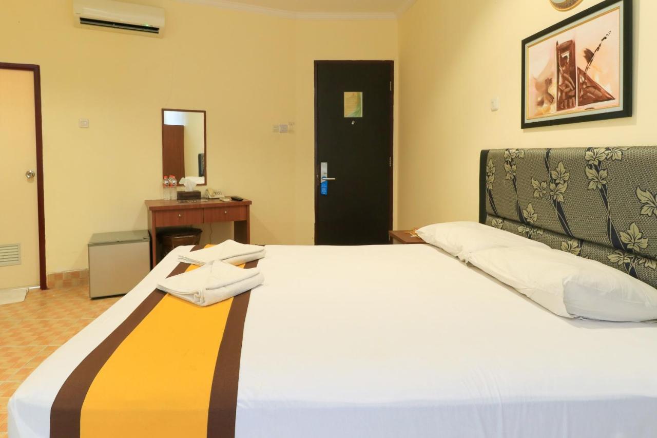 Al-Badar Hotel Syariah 马卡萨 外观 照片
