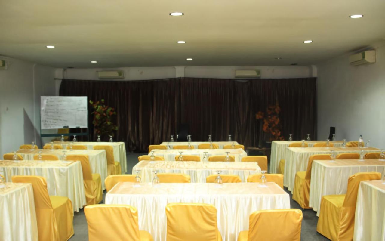 Al-Badar Hotel Syariah 马卡萨 外观 照片